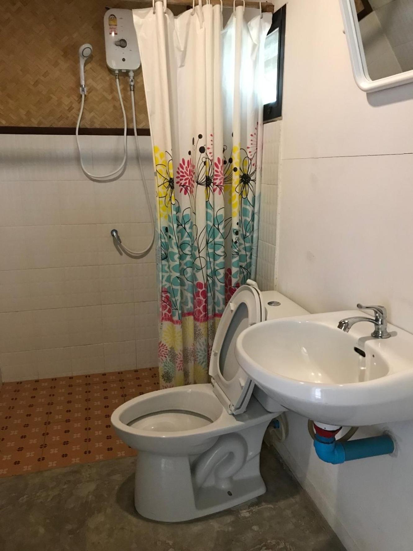 บ้านกลางเกาะ รีสอร์ท Uthajthani Kültér fotó